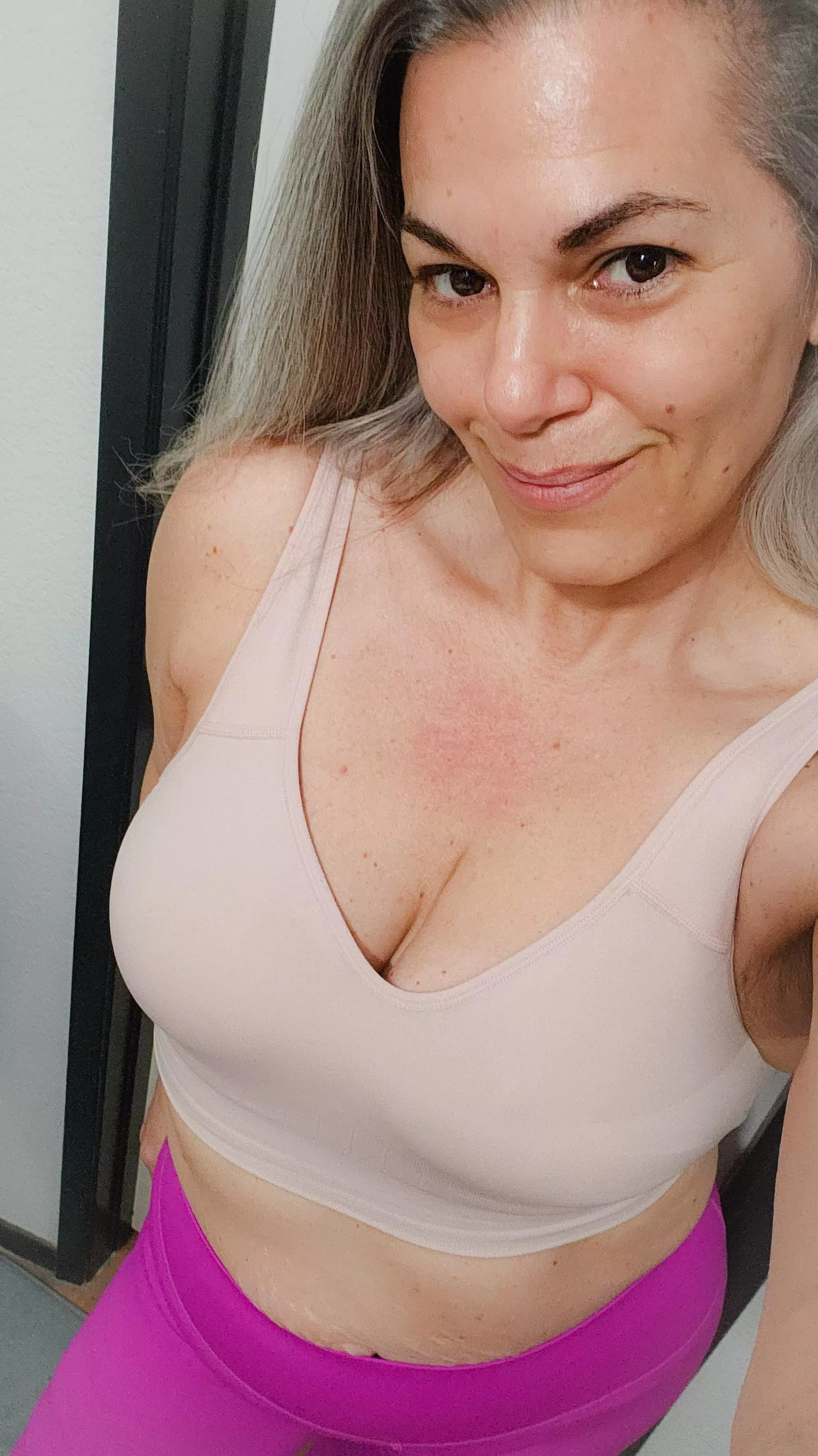 48F Getting ready for my Sunday workout posted by dumbbellsandcookies