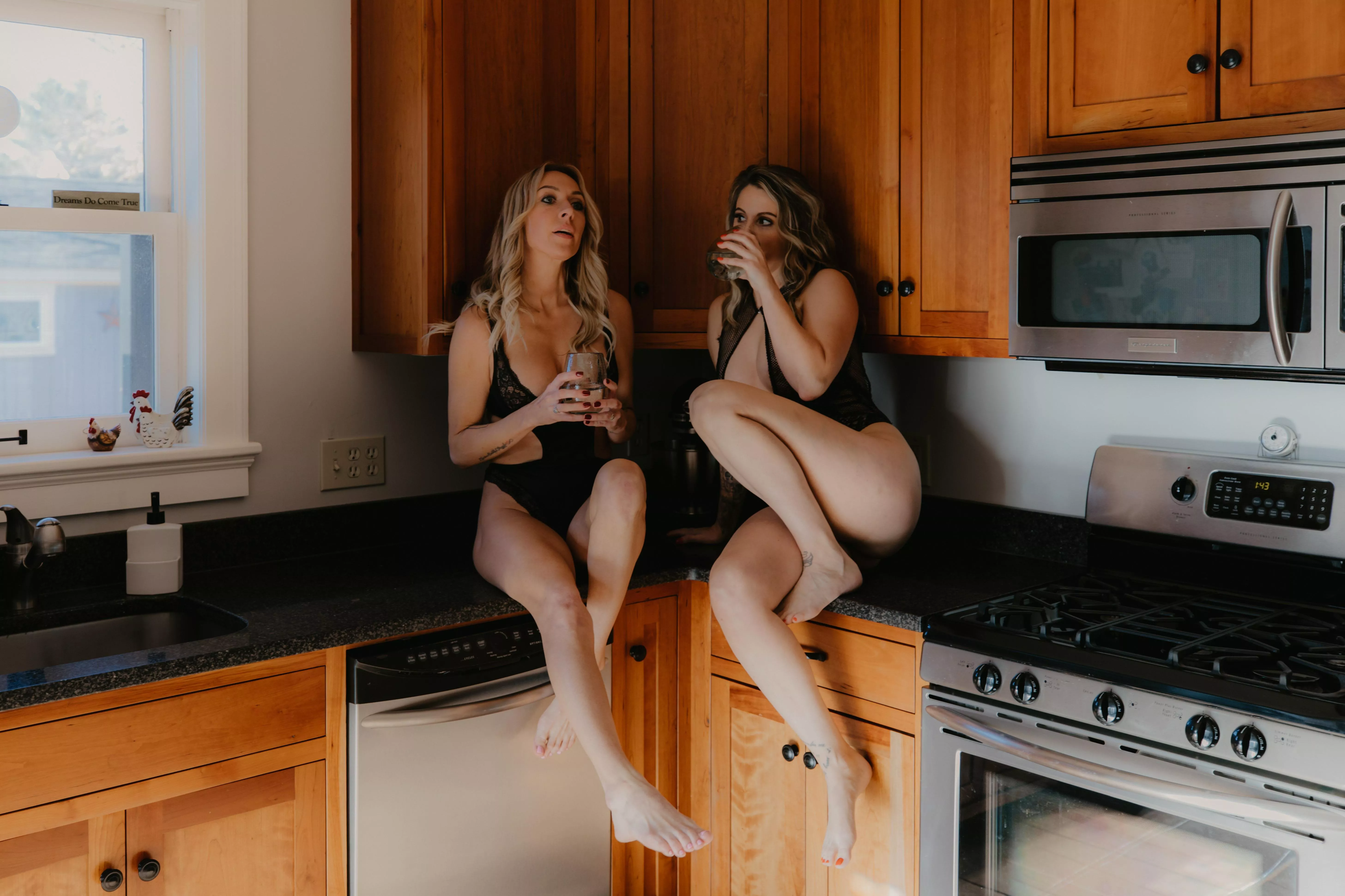 Bestie afternoon posted by Comeseequinn