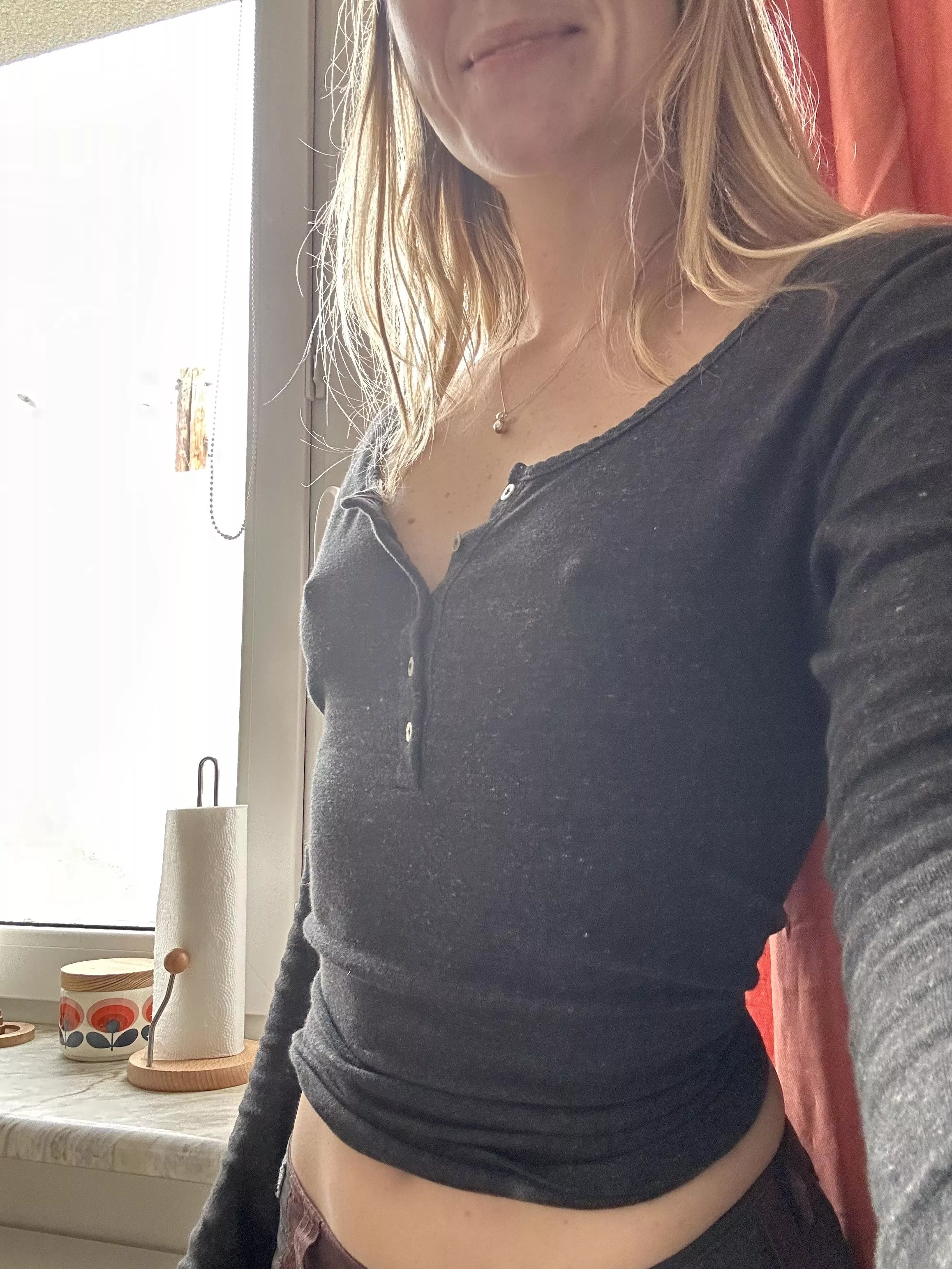 Braless and tight shirts are my favourite posted by kallme_sophia