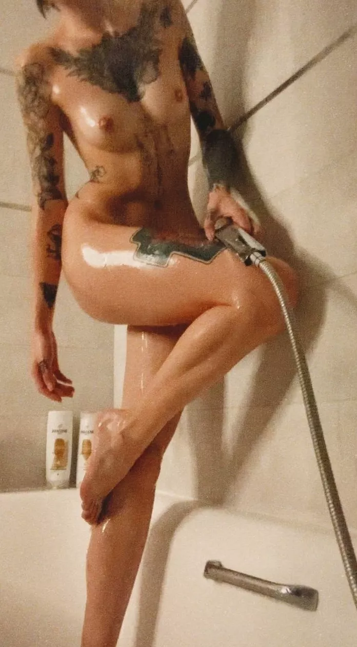 Can you wash my back?😏 posted by Gloria_Rivera