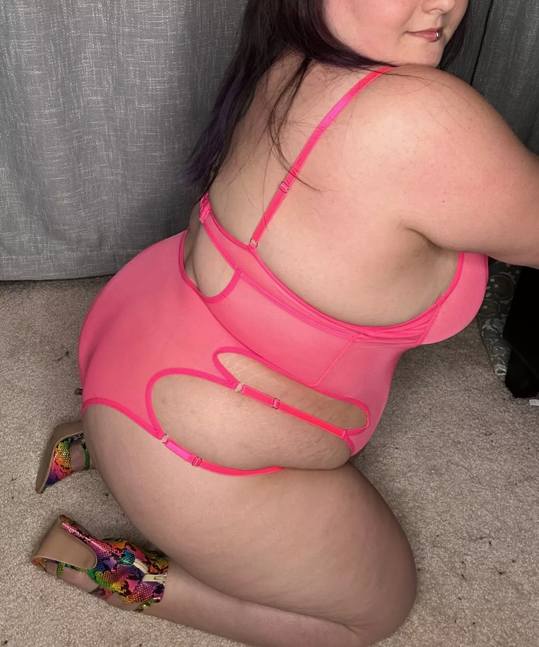 Can't go wrong with hot pink lingerie and fun colorful heels! posted by bustylusciouslady