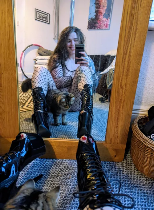 censored by my cat 😂😂 by shelikesbigdick