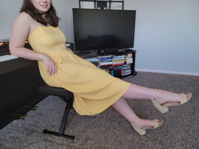 Feelin' pretty in my yellow sundress and heels! by VioletEspea