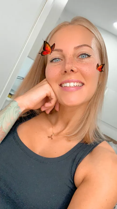 Felt cute might delete later by sagittarinaofficial