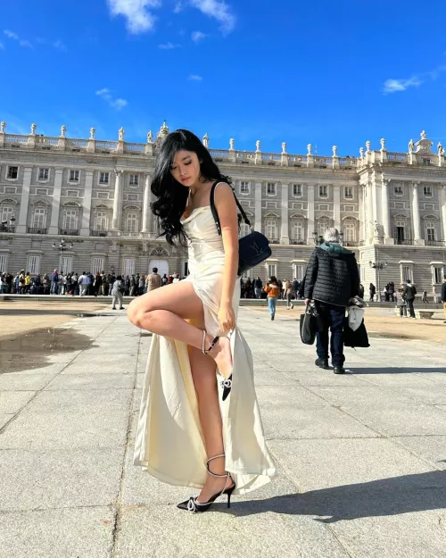 Fixing her heel by Majestic_Painter8660