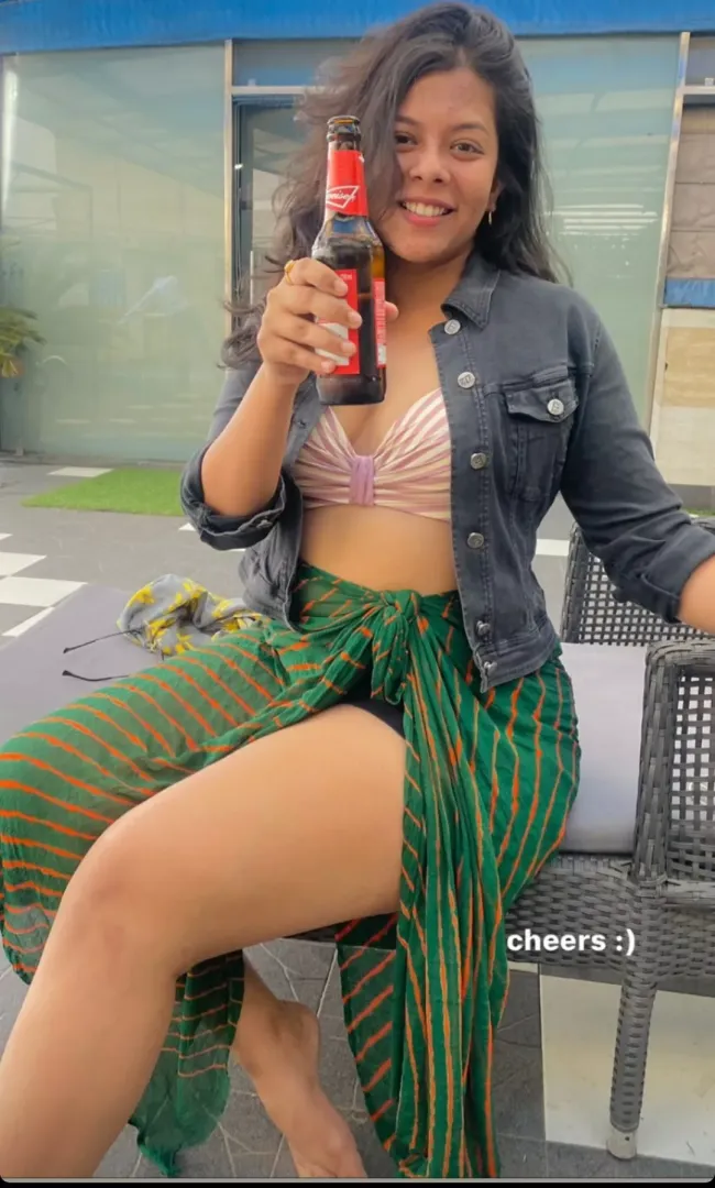 for a sub that post more foreigners than Indian girls, here's a legit thick Desi babe! Thick thighs saves lives by fuckoff1_