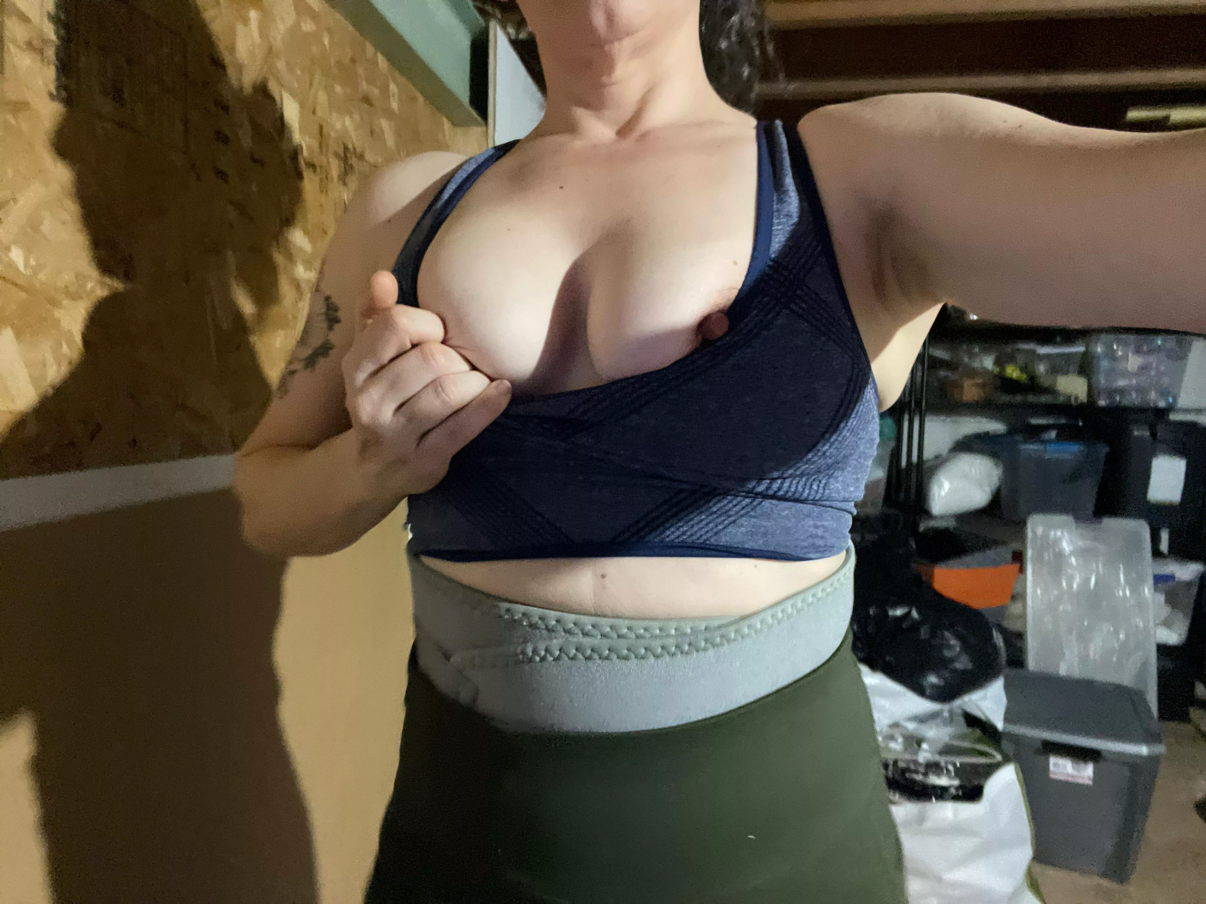 Getting sweaty. Who’s my towel boy? [F] MILF posted by Mrsteasertoes