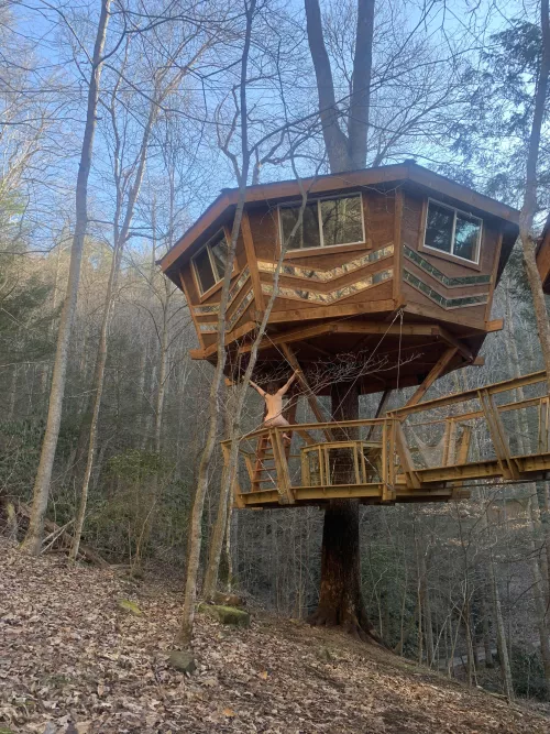 getting the morning stretches in. by dirtypooramor