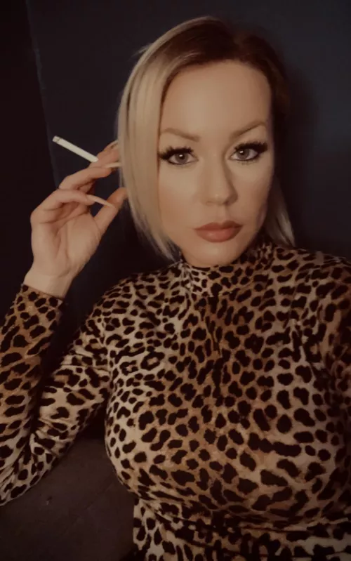 Good night Boys and Girls🚬😘 by Sugar_linchen