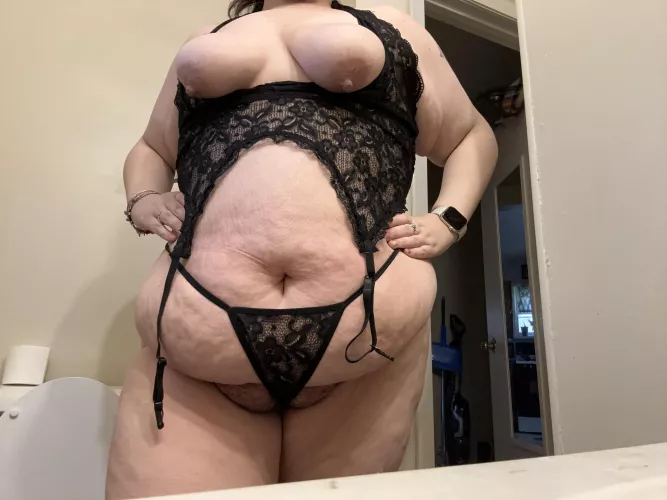 Hairy 🐱? ✅ Curves? ✅ by Thiccnmentallysicc