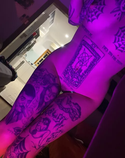 Hairy goth pussy 🖤 by ropesandchainss