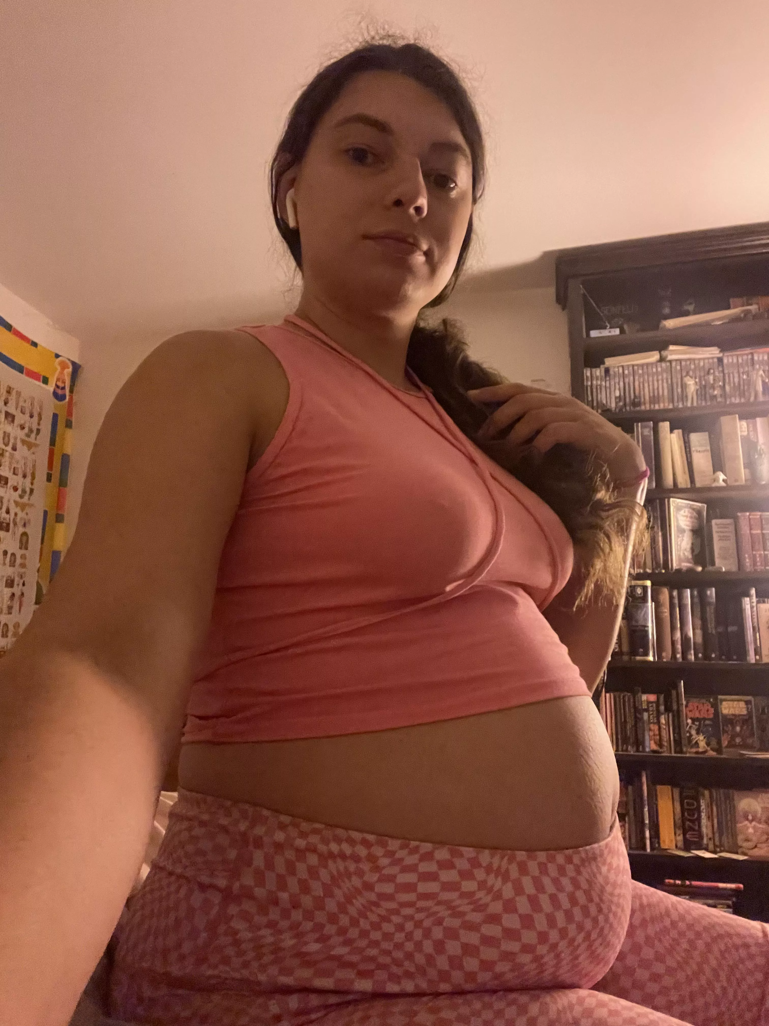 heavy tummy posted by chippiechipsbimbo