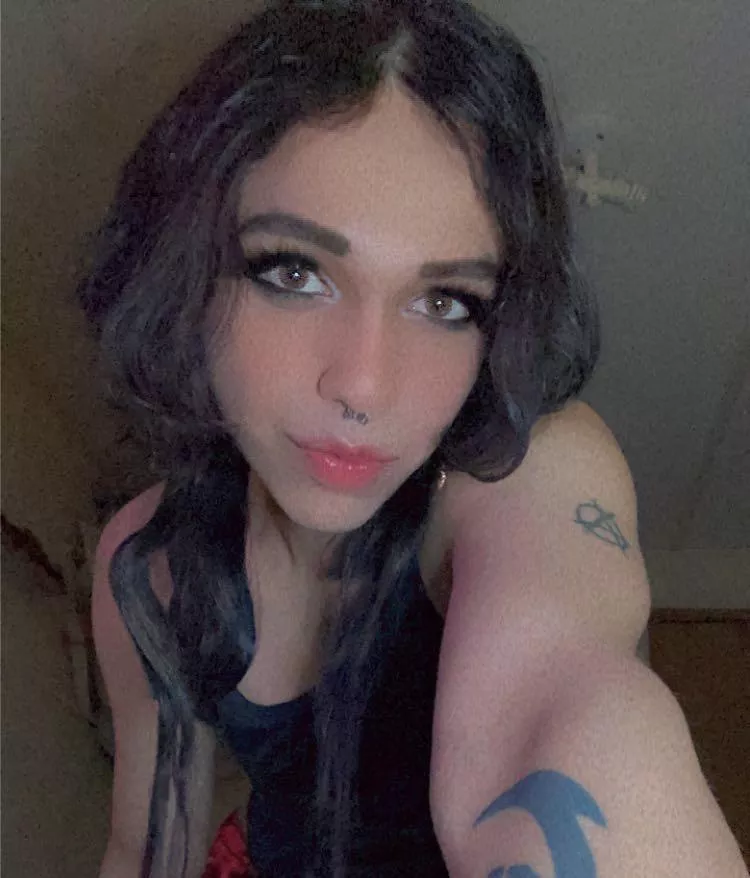 How many licks does it take to get to the center of a Tootsie Pop? 🖤 posted by autumnsnow612