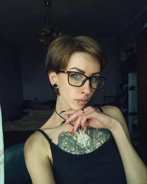 I look so sexy when I wear glasses by lovely_cherryyy