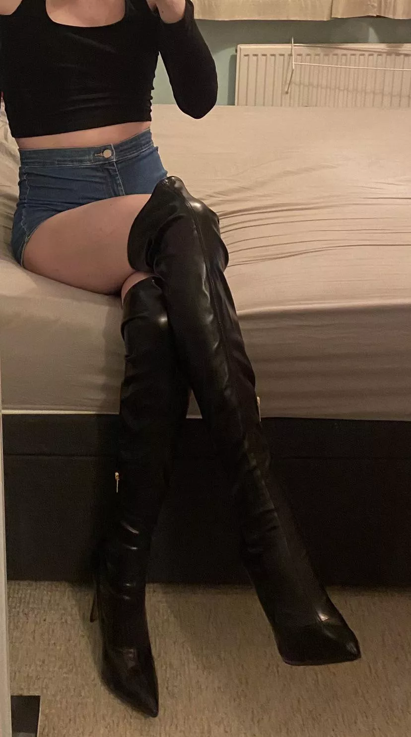 I shaved my legs to show this outfit off to all of you. What do you think?💕 posted by femmella__