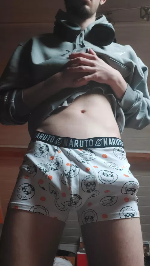 if only a woman out here could get it down to see whats under by pignouf21