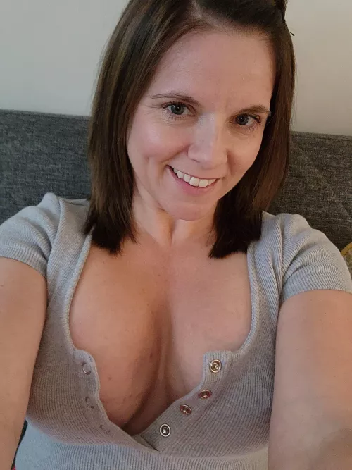 im a naughty milf ;) by brynn-lewis