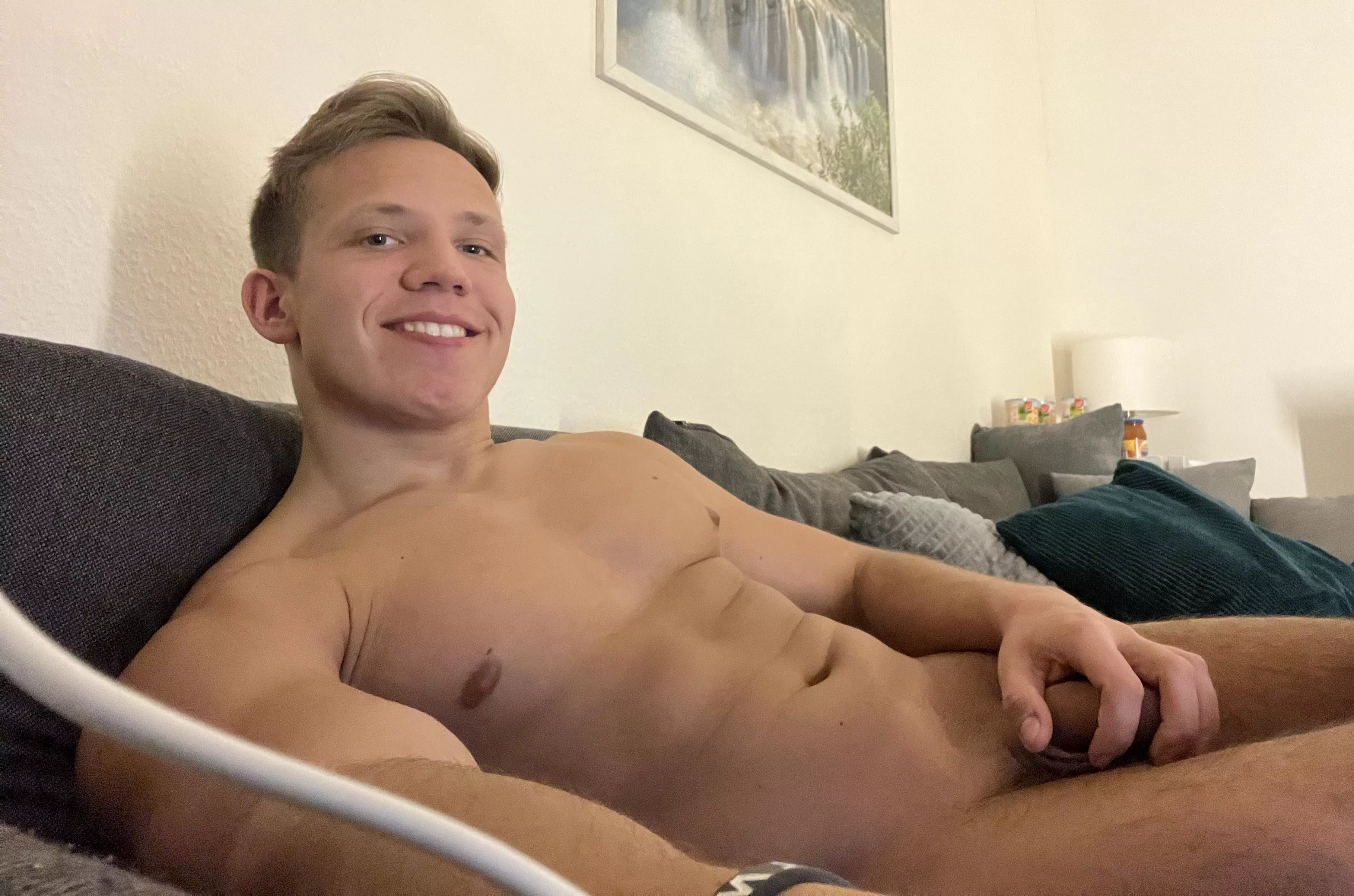 Im horny. I need someone to fuck🥵🥵🙈 posted by Henry3182