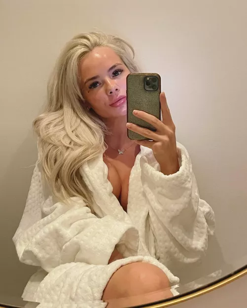 Let's keep Elsa in our Thoughts right now 🙏 😥 by tfk_2020