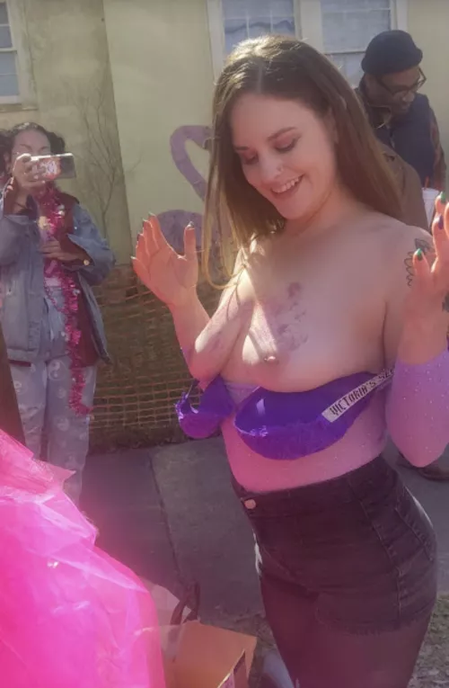 Mardi Gras is the perfect place for me by kayelynne