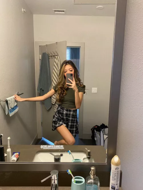 Quickie before I go to class? :) F23 by Dreamyasiangirl