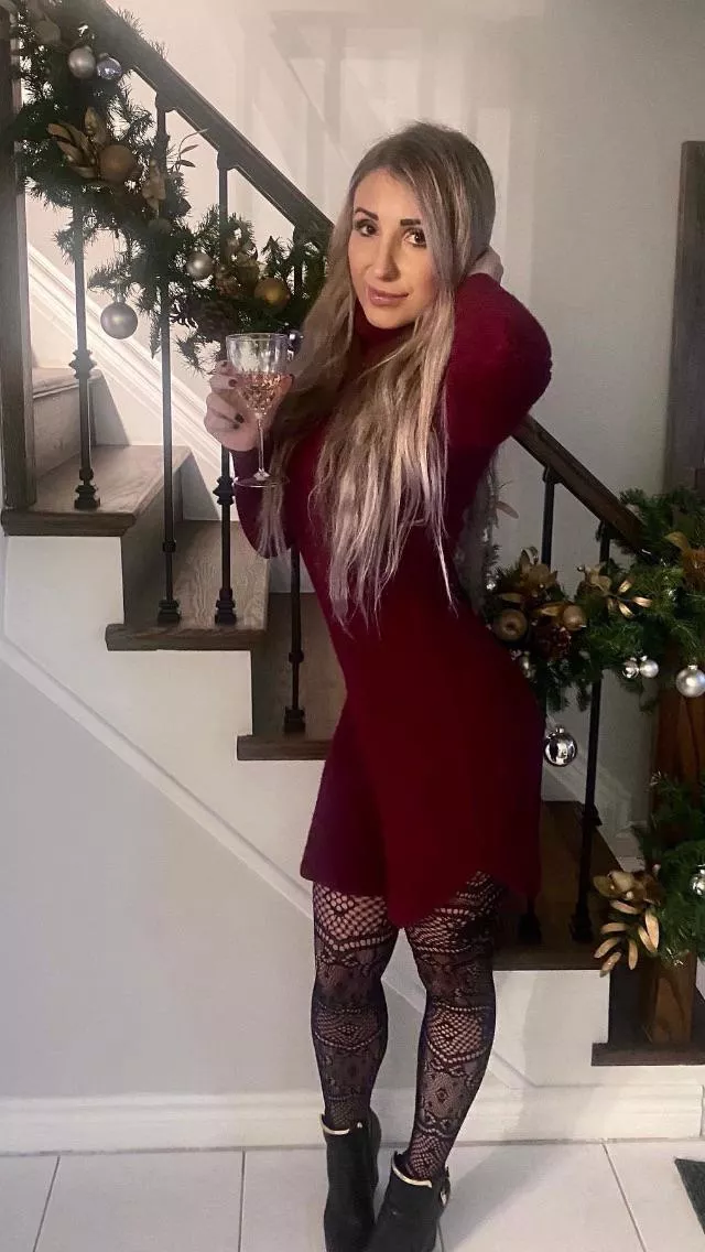 Sexy babe posted by bigcocksgohard