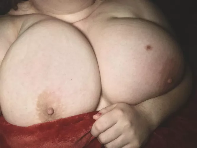 something about clean blankets makes me want to drip all over them [F] by Marionetana