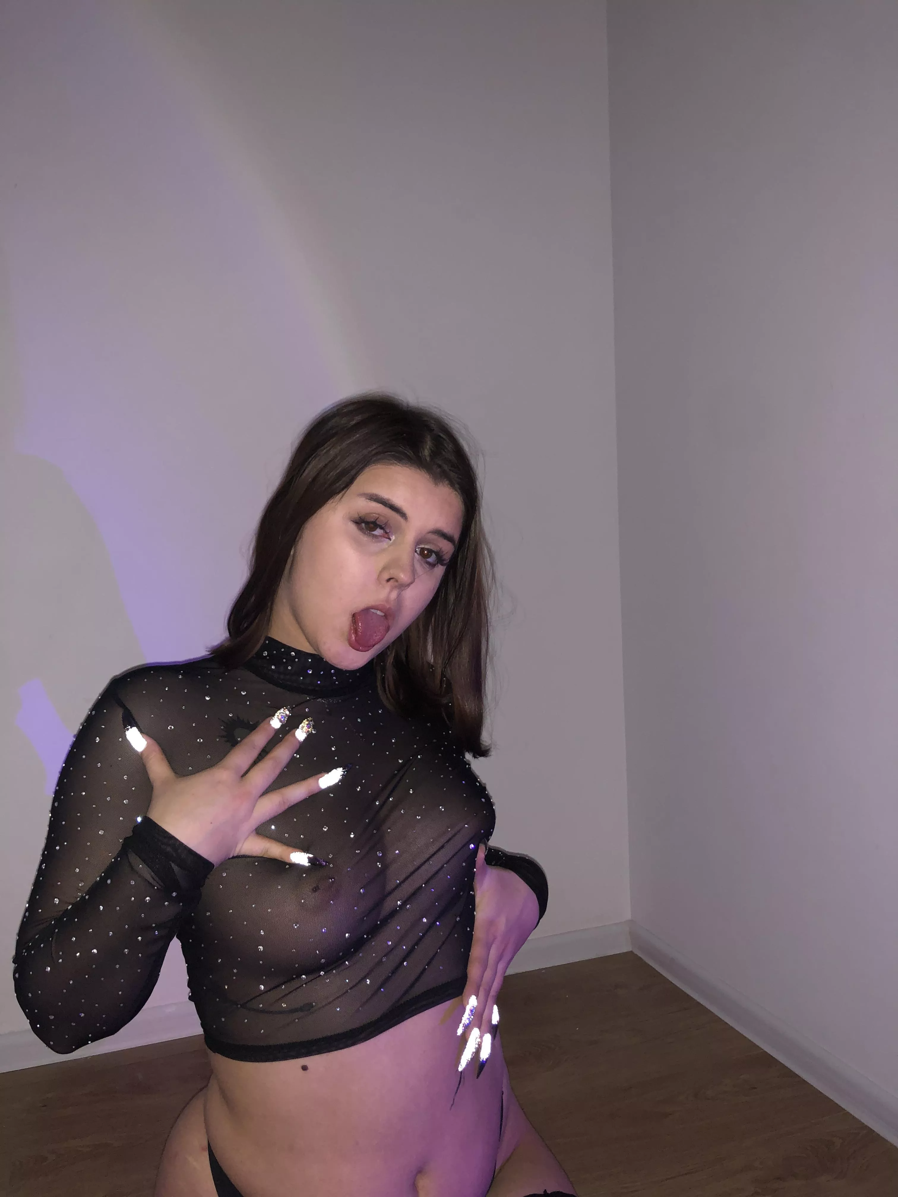 This depraved girl needs a deep fuck .😋 posted by RatherFret86