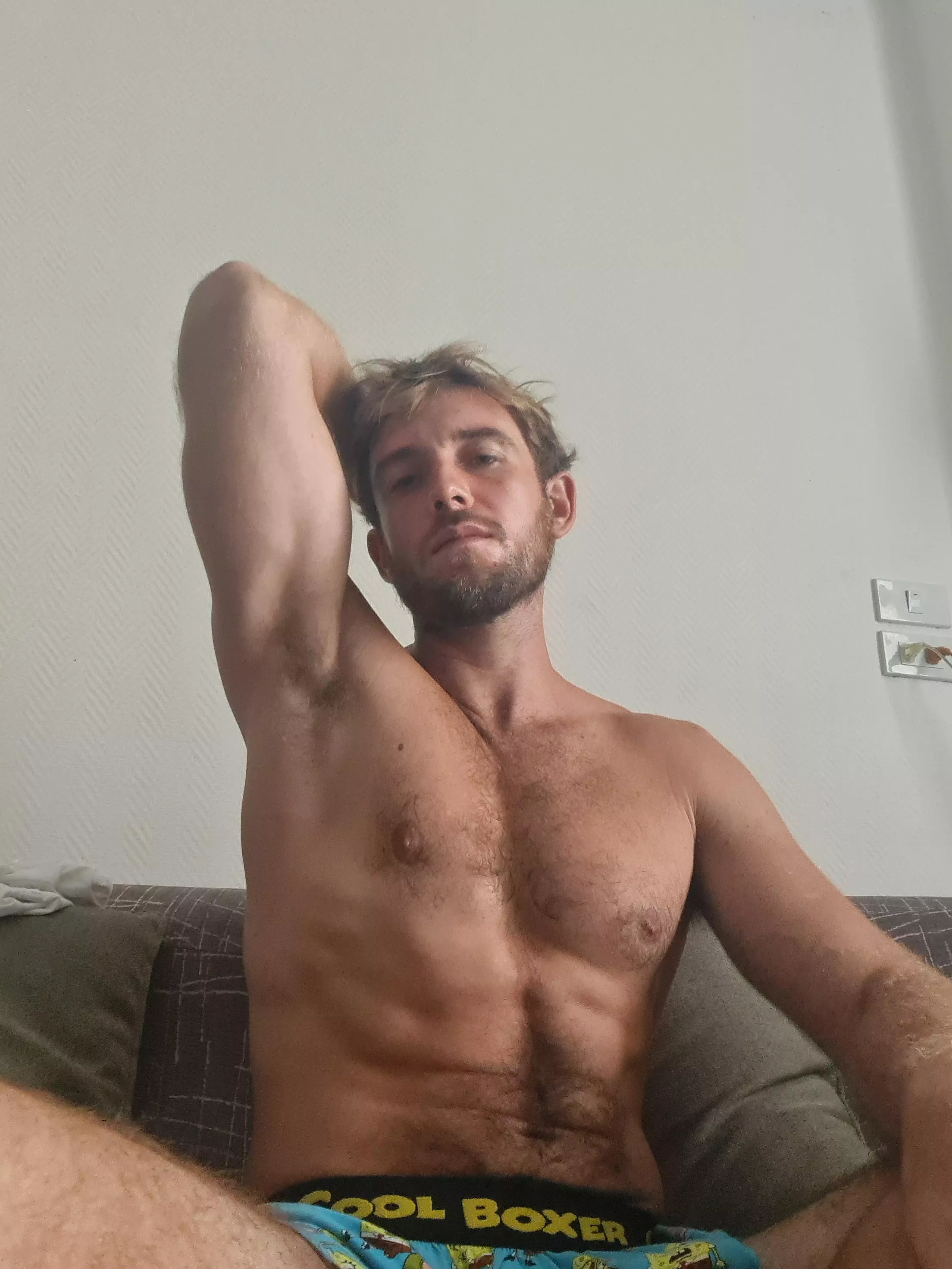 time to show the armpits! posted by BenUKfriendly