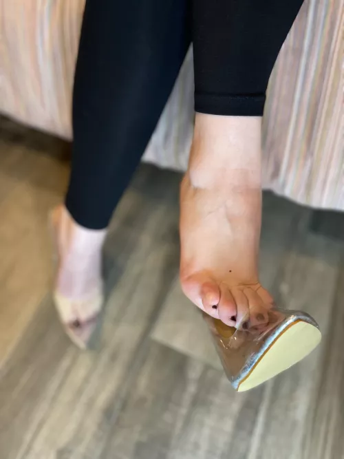 Trasparent shoes☺️ Full video with cumshot in pvt 💦 by PamelasFeet