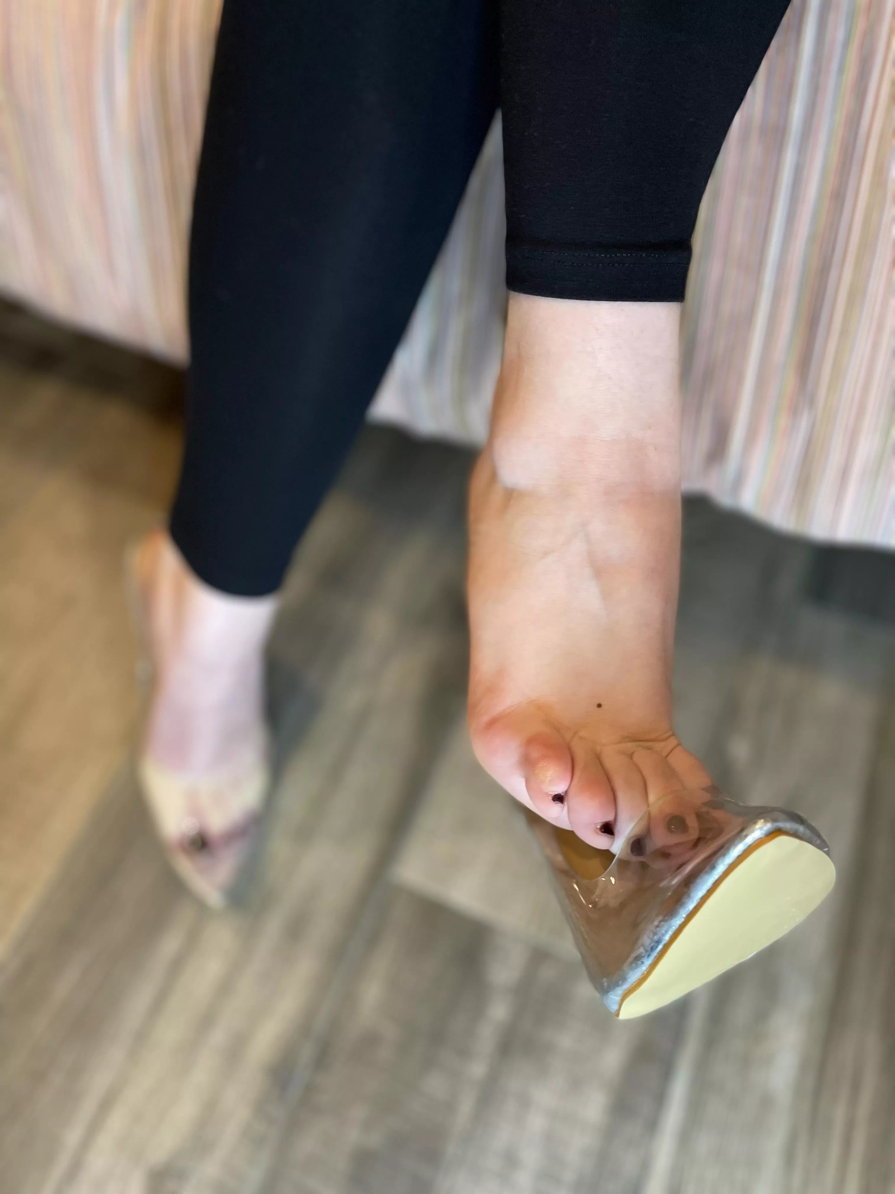 Trasparent shoes☺️ Full video with cumshot in pvt 💦 posted by PamelasFeet