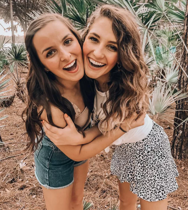 Tropical hug posted by Chaturbater1