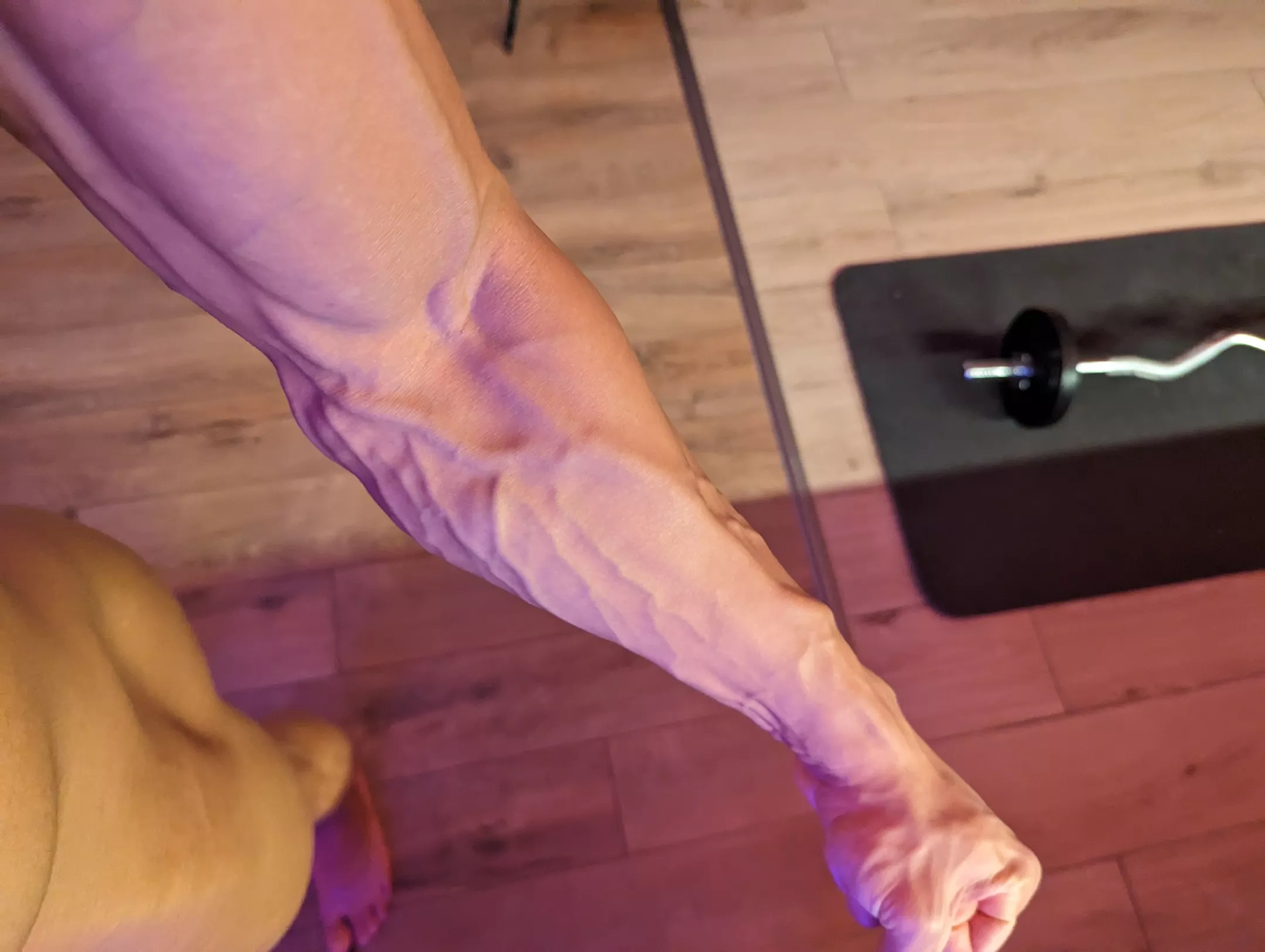 Veiny with tiny wrists 🤪 posted by AndrewAD9