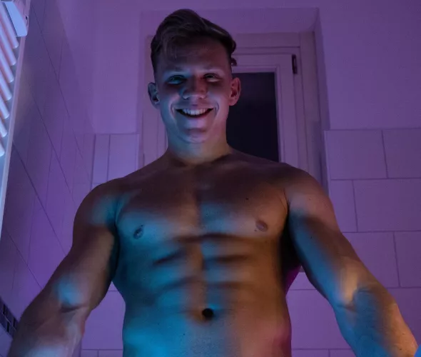 Who wanna play with me 😈 by Henry3182