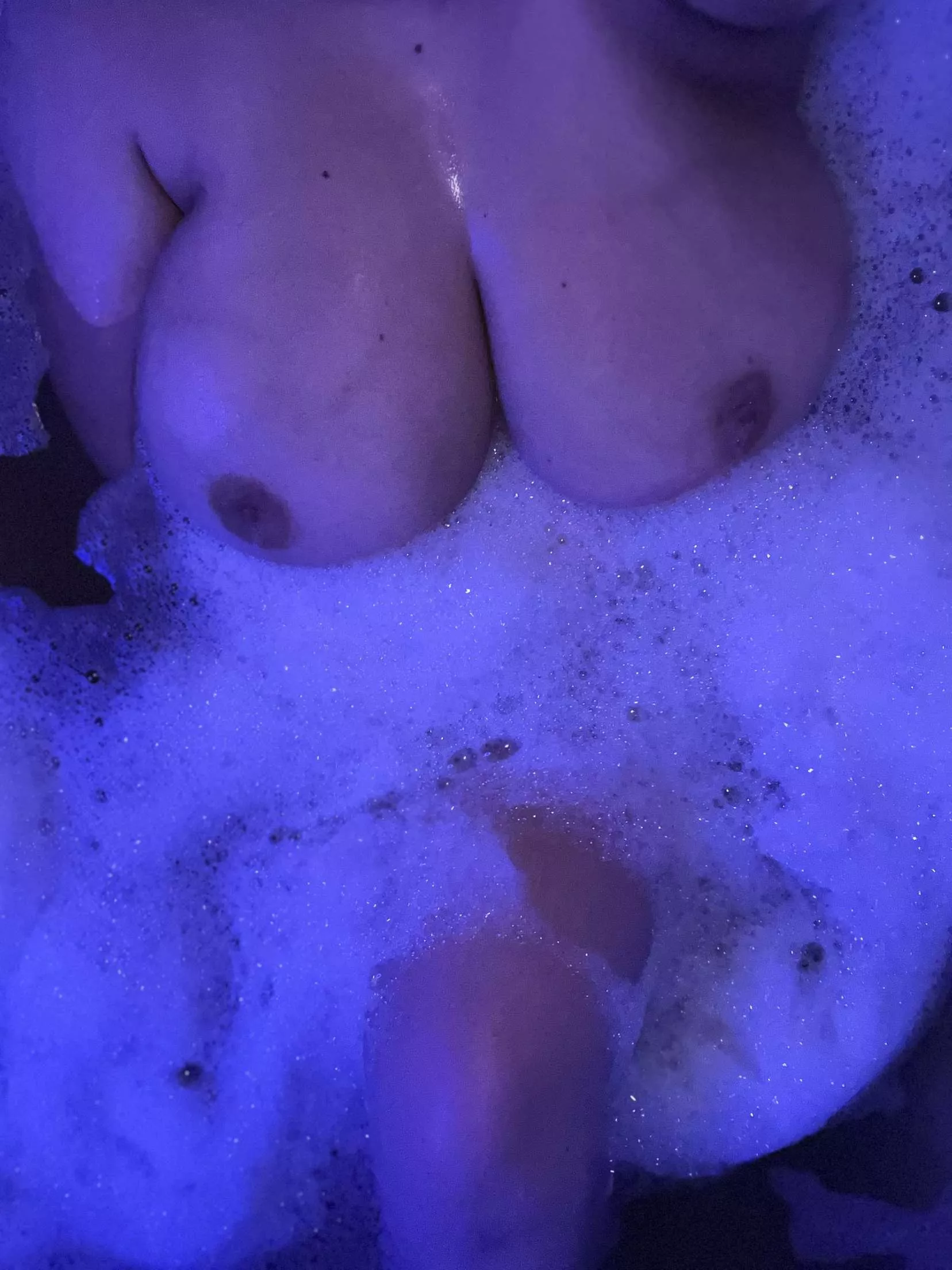 Who wants to replace my suction toy in the bath 😏 posted by MichiganMelons