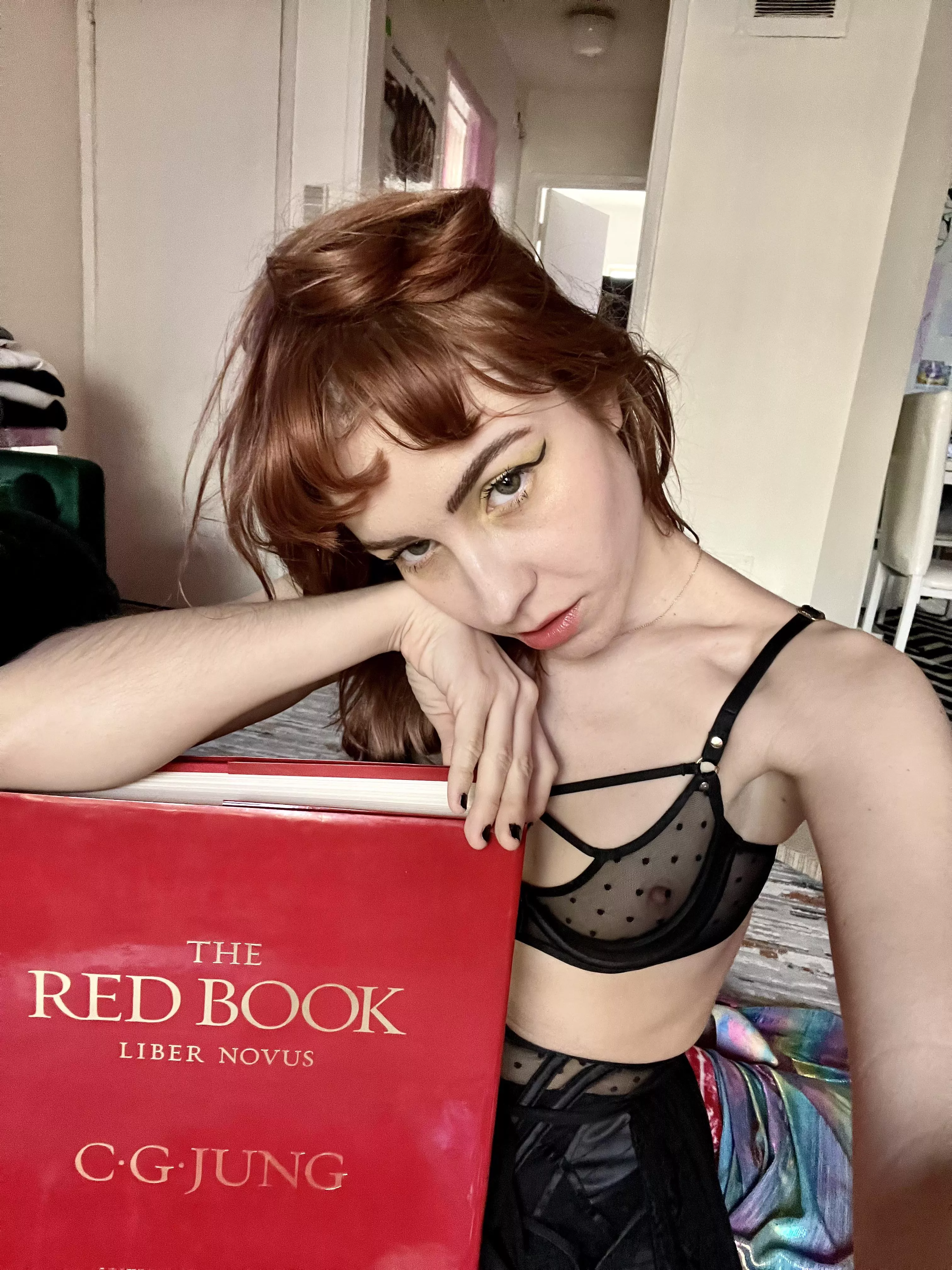 Would you fuck a shy nerdy girl who reads Jung? [f] 🥀 posted by TeslaPrincess69