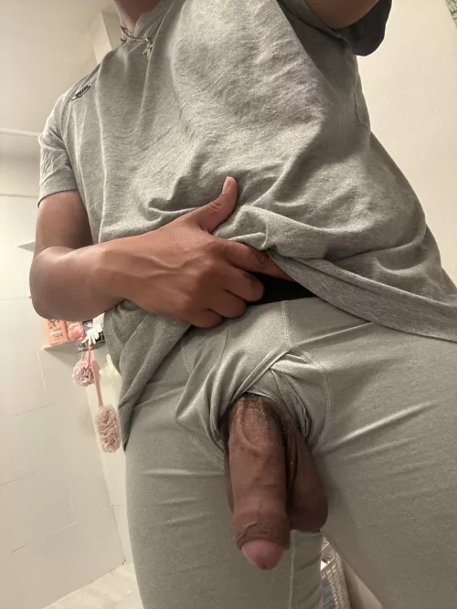 22m Latino here 💦 . How y’all like my uncut softie?? by papas245