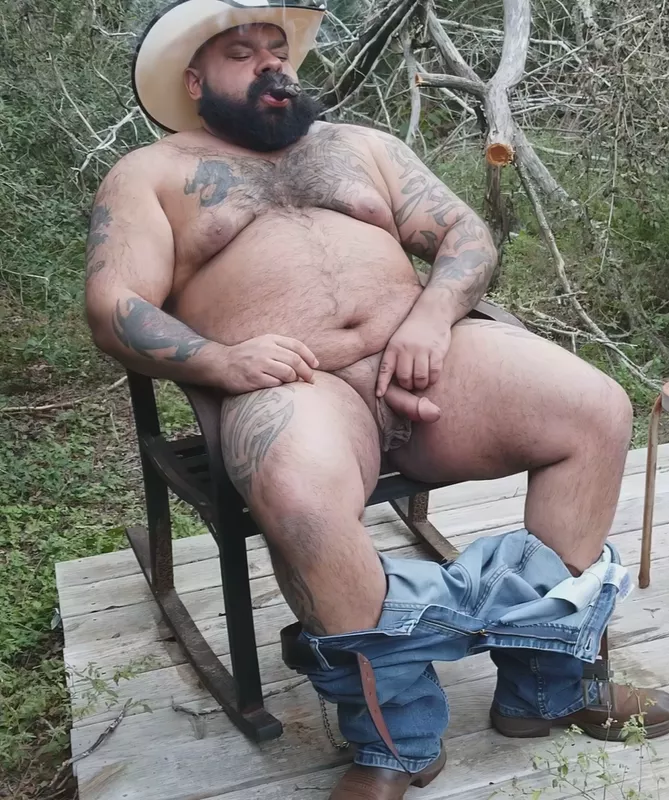 (41) Come enjoy a cigar with Daddy posted by TheTexasHound