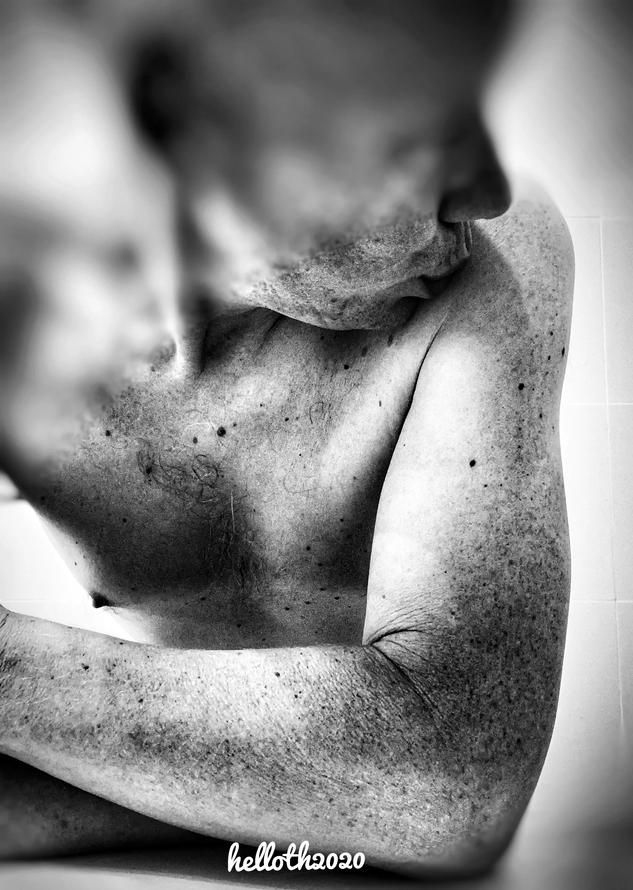 A kiss to start the week…hope it’s a good one posted by helloth2020