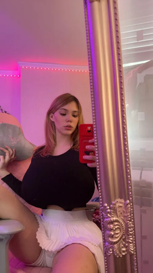 Bigger than her head by Bimbolover_