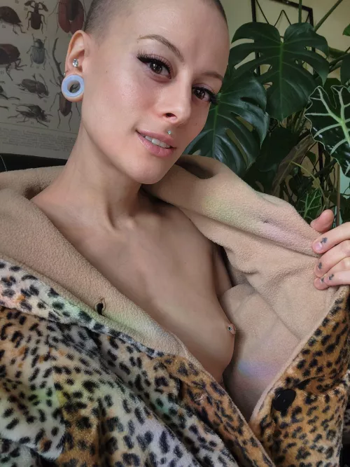 come cuddle, and let's rub heads by LayneeDivinee