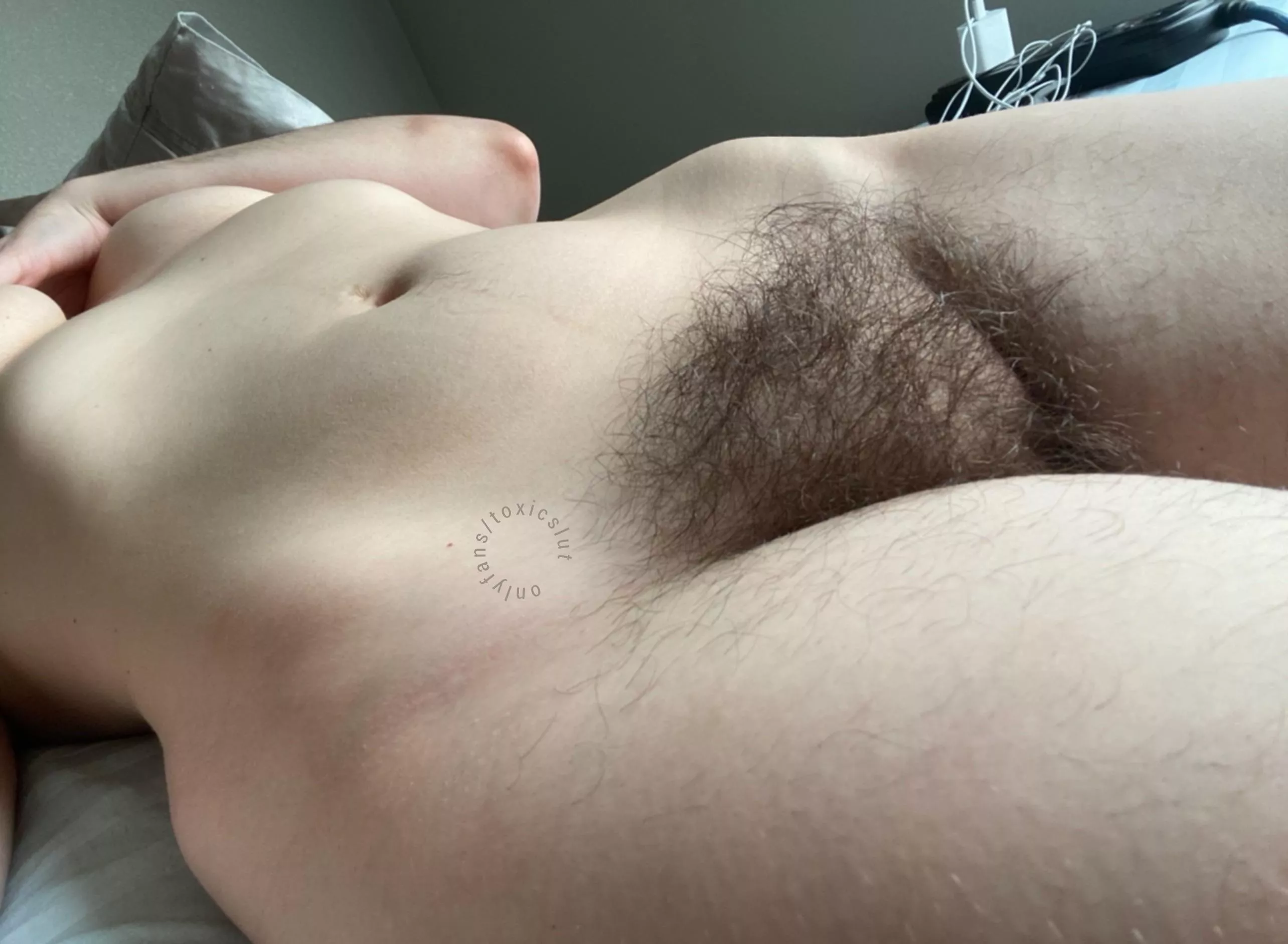 Curves and hair (; what more could you want? posted by GoddessCiaraa