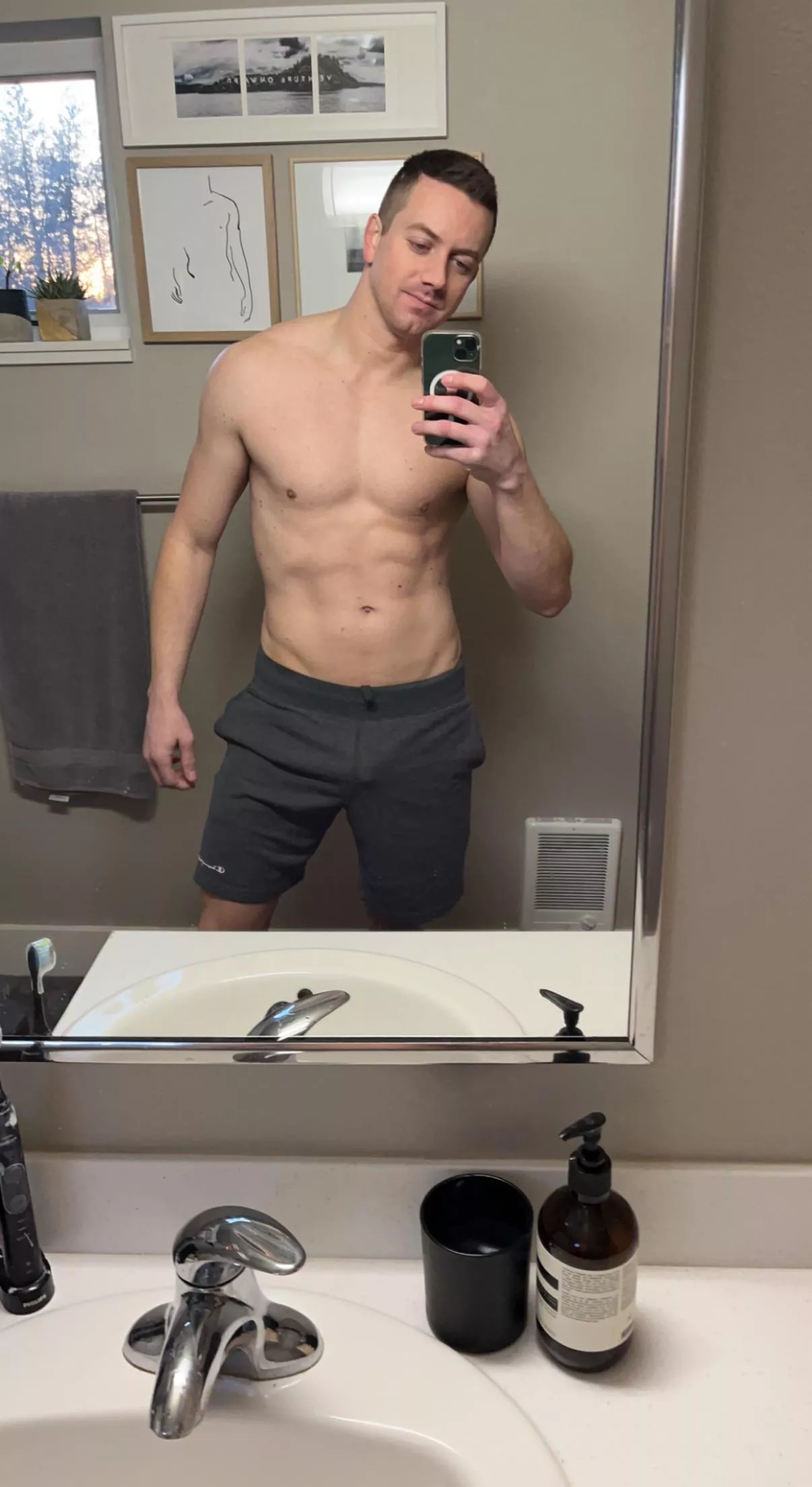 Day off- gym ☑️ posted by danielkenton1986