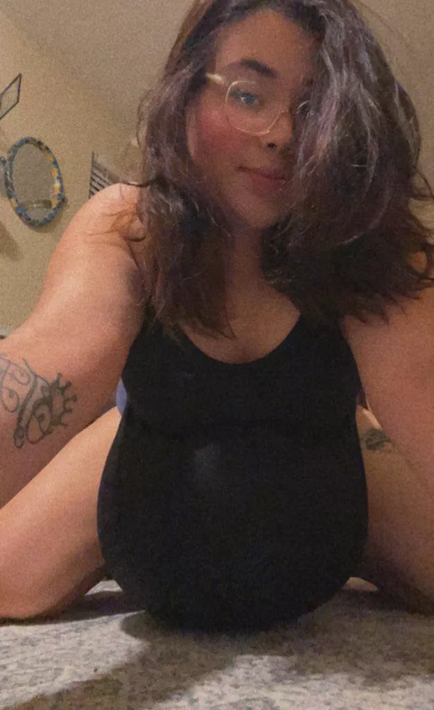 Do you like to see my belly hang between my legs ? 🤰🏻 posted by Milkymooon66