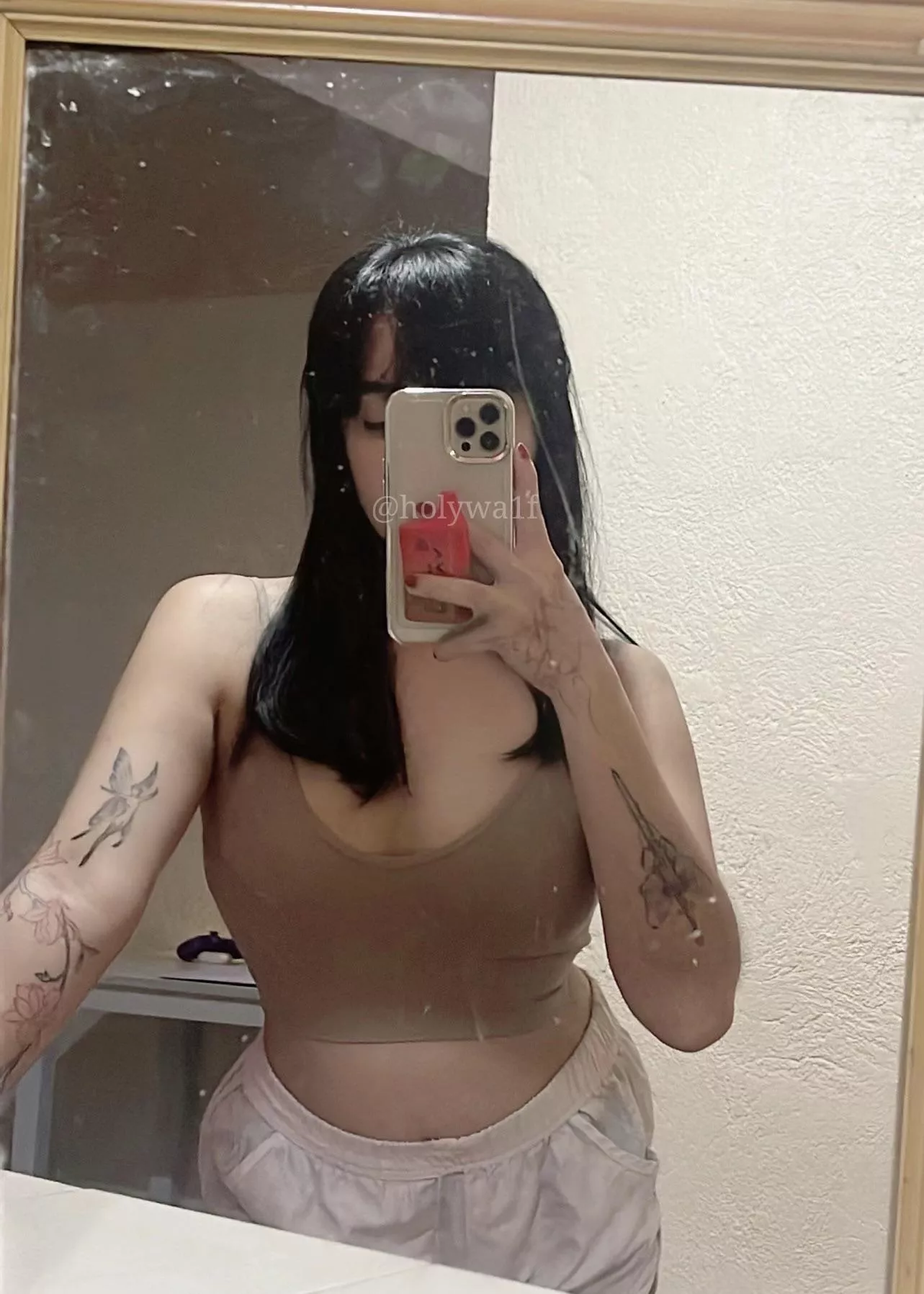 excuse my dirty mirror🙃 hi (f) posted by deswaifu