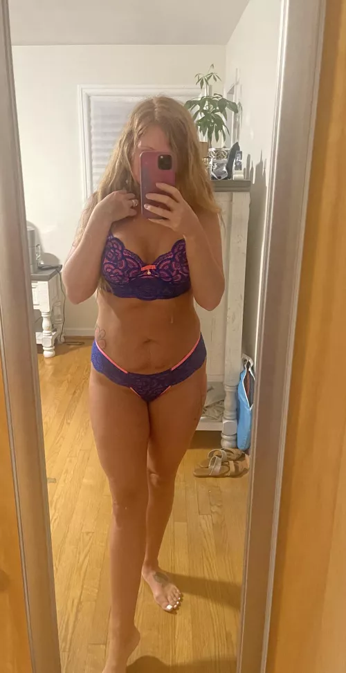 Happy milf Monday by victoria9407