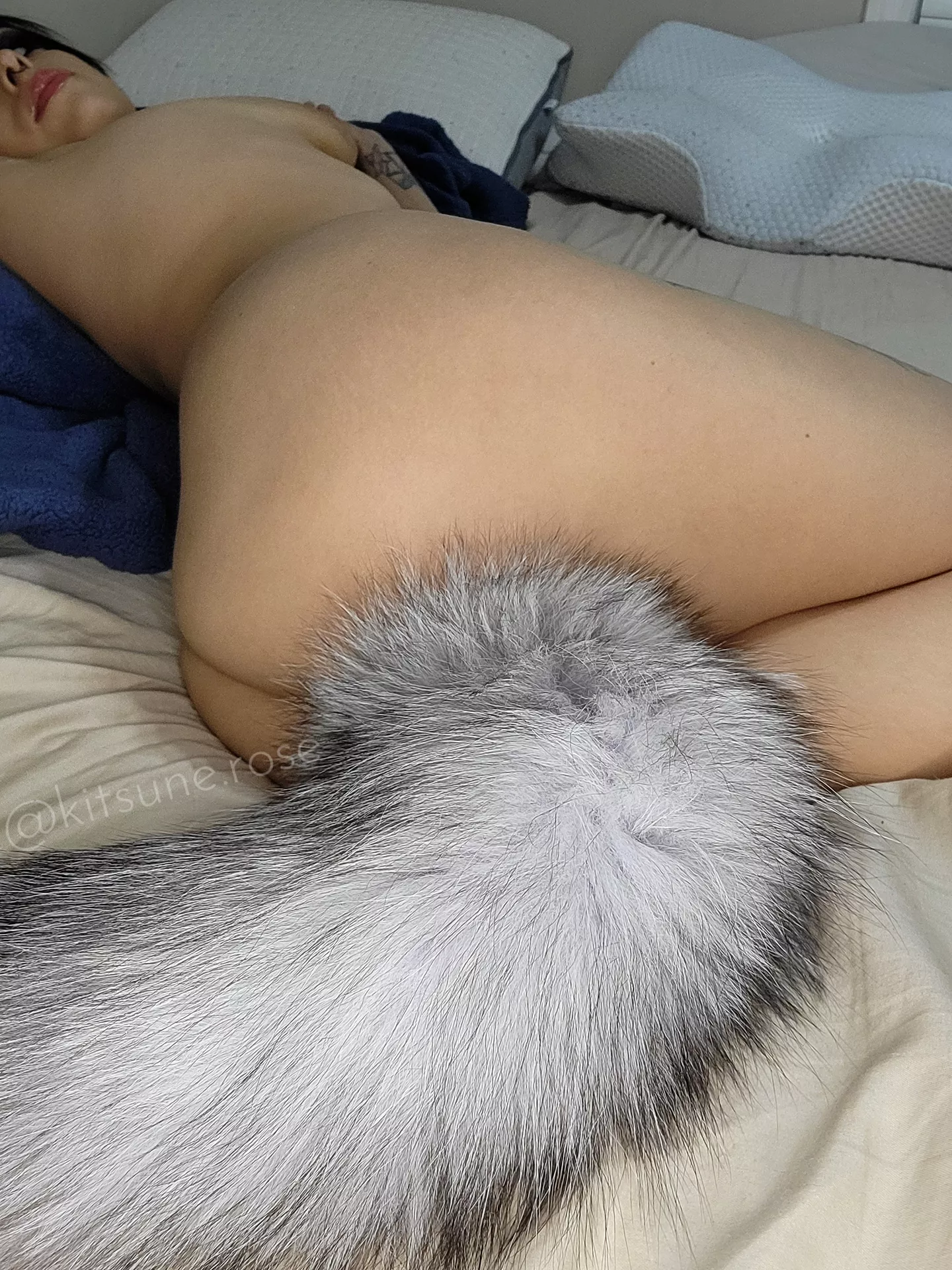 I know you wanna touch my big fluffy tail posted by Kitsune_Rose