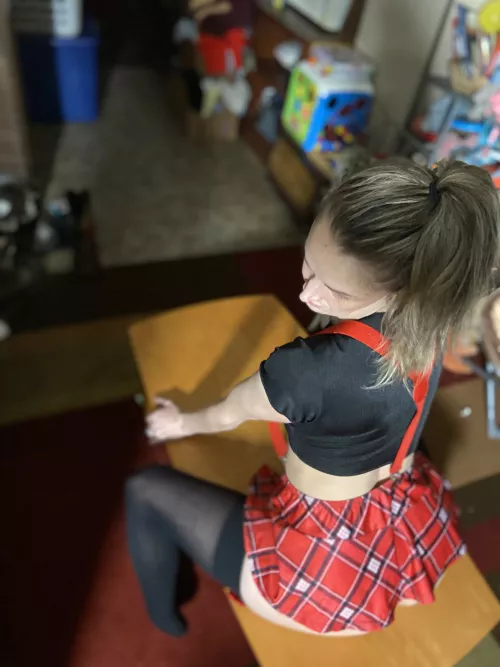 i know you want a peak by Freigua