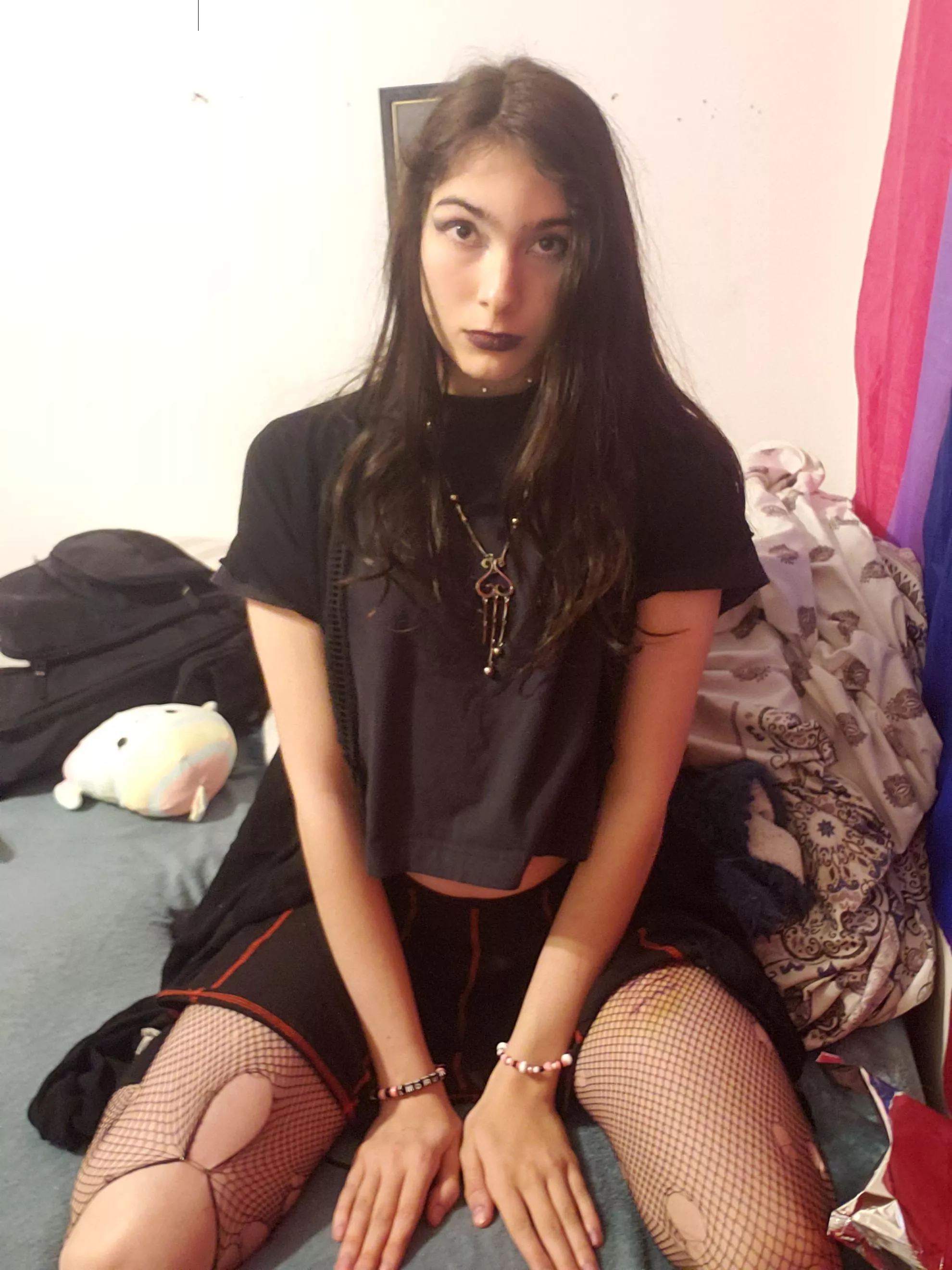 I would love to make someone out there happy tonight <33 posted by Sorry-Thing