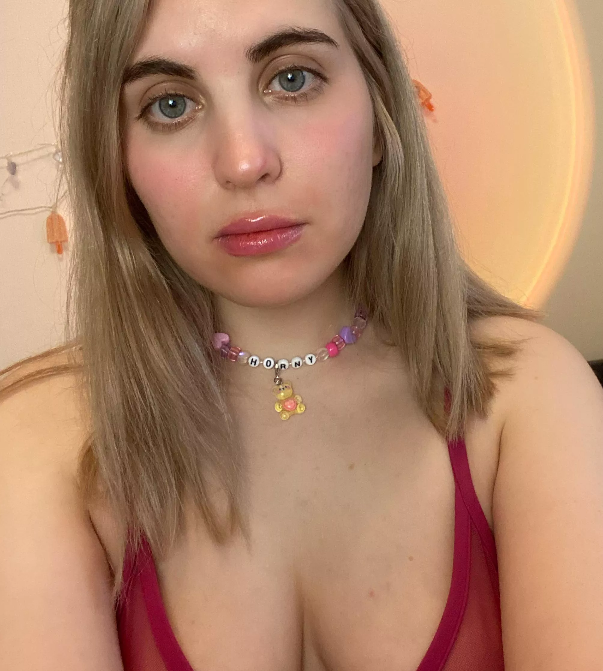 I’m on stream rn! posted by pawwsup